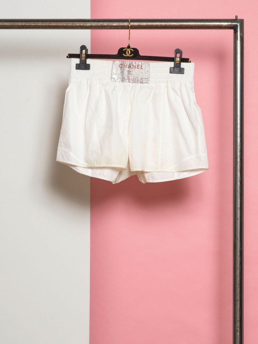 Chanel, collection Croisière 'Monte-Carlo Beach' 2023. Short boxer en coton blanc et strass... (1 of 1)