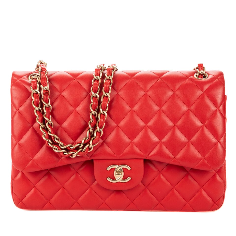 Chanel, circa 2013. Sac Classique double rabat en cuir rouge matelassé. Chanel, circa 2013....: Chanel, circa 2013. Sac Classique double rabat en cuir rouge matelassé. Chanel, circa 2013. Classic double-flap bag in quilted red leather. Fermoir logo en métal doré sur rabat, double 