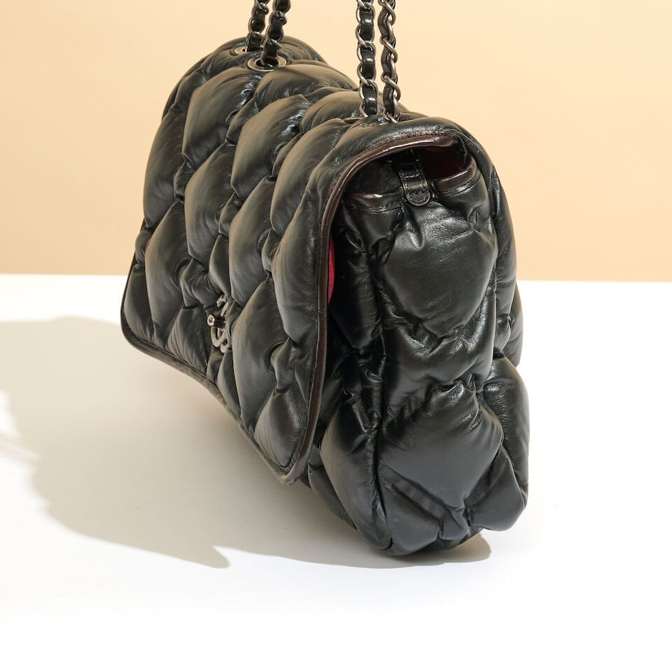 Chanel, année 2016. Sac en cuir agneau matelassé 'Bubble' noir. Chanel, 2016. Black qu... - 2