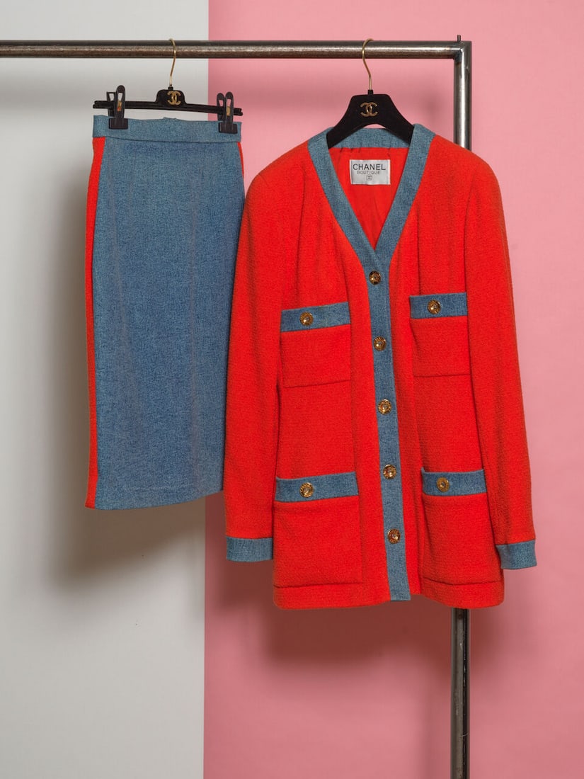 Chanel Boutique, collection Automne/Hiver 1991. Tailleur en denim et lainage bouclette rouge. Ch... (1 of 1)