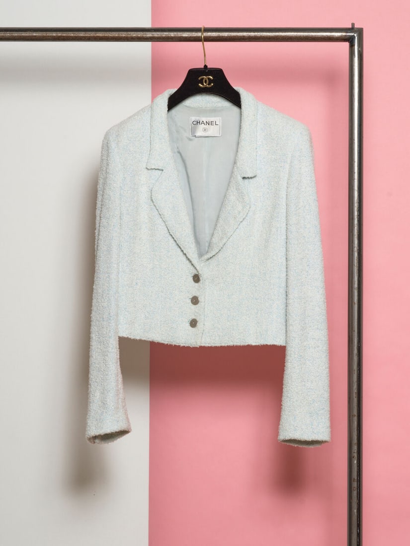 Chanel, collection Prêt à Porter, Printemps/Eté 2000. Veste courte en tweed bleu ... (1 of 1)