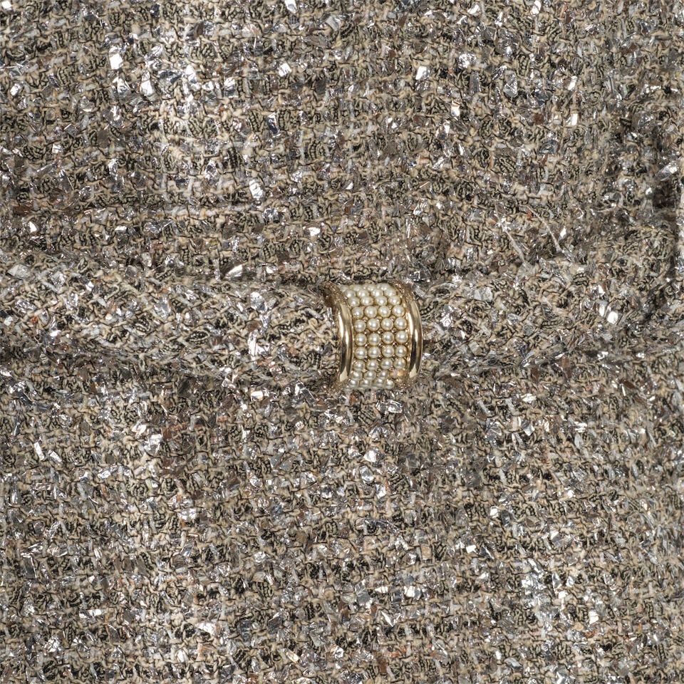 Chanel, collection Prêt-à-Porter, Croisière 2018. Robe de cocktail en tweed beige... - 2