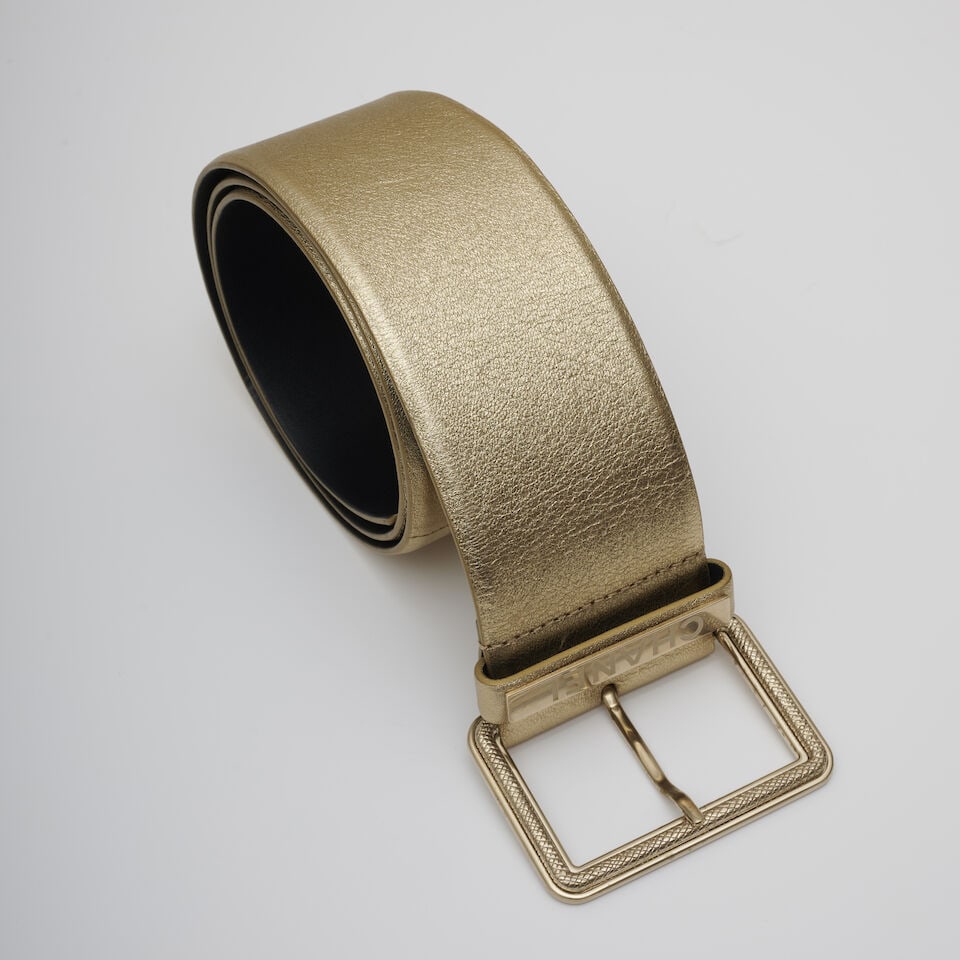 Chanel, Automne/Hiver 2016. Ceinture large en cuir doré. Chanel, Autumn/Winter 2016. Wide g... (1 of 1)