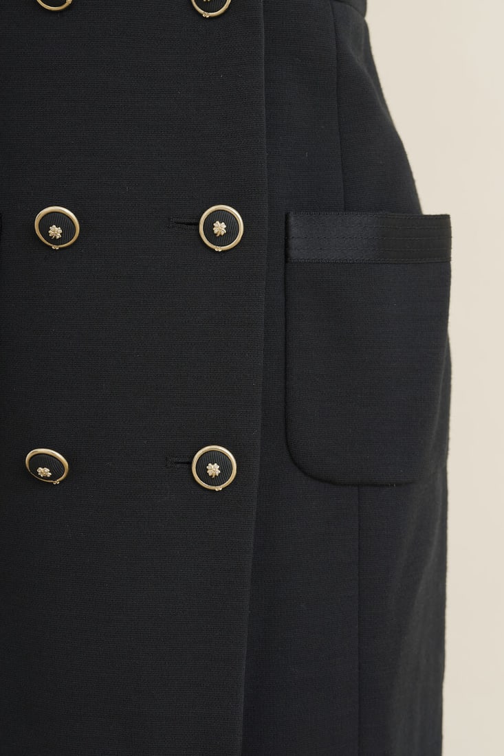 Chanel, collection Métiers d'Art 'Paris-31 rue Cambon' 2020. Robe bustier en laine et satin... - 2
