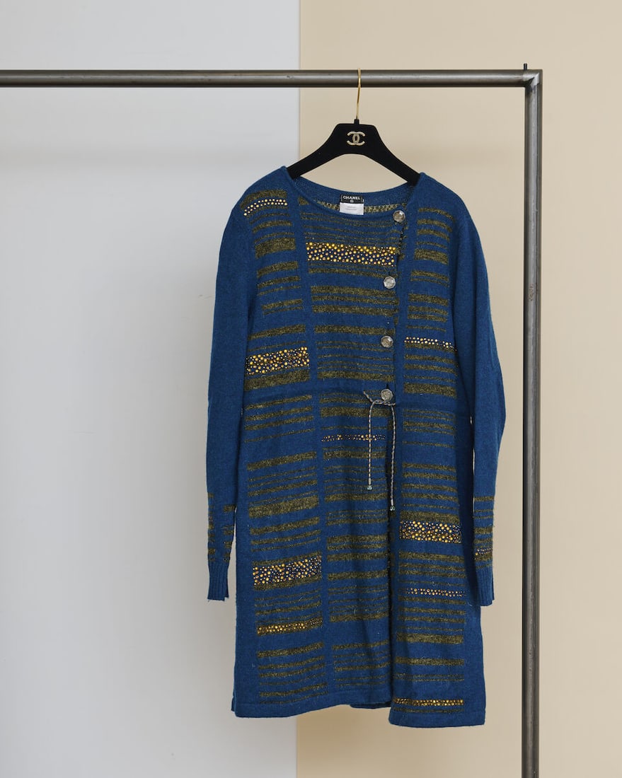 Chanel, collection Croisière 'Versailles' 2013. Gilet en cachemire bleu et lurex vert, agr&... (1 of 2)