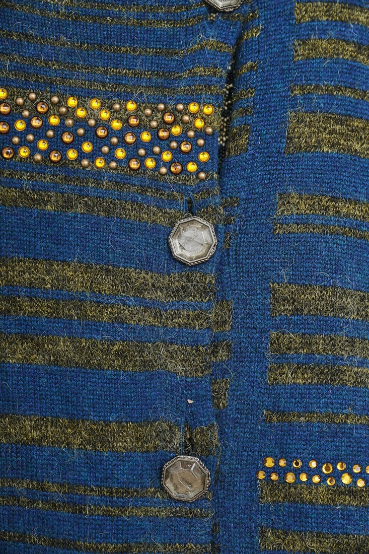 Chanel, collection Croisière 'Versailles' 2013. Gilet en cachemire bleu et lurex vert, agr&... - 2