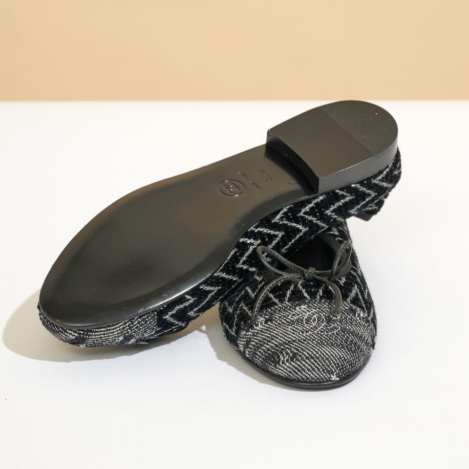 Chanel. Ballerines en lainage ZigZag noire et lurex argent. Chanel. Black wool-blend and silver ... - 2