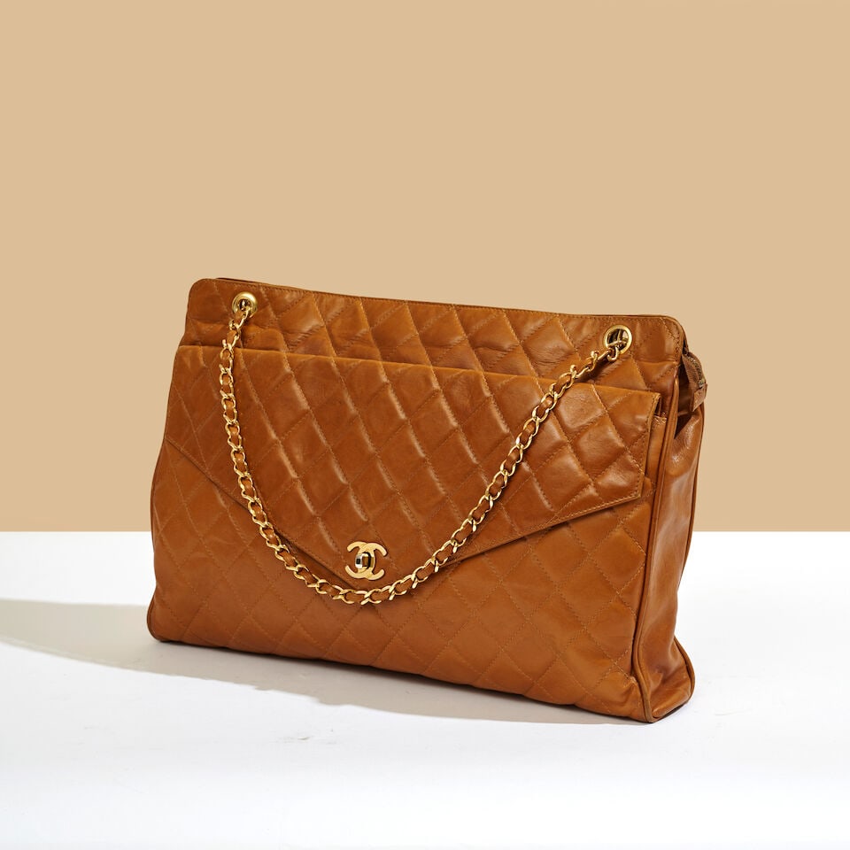 Chanel. Sac Cabas zippé façon porte document en cuir agneau caramel. Chanel. Caramel l... (1 of 1)