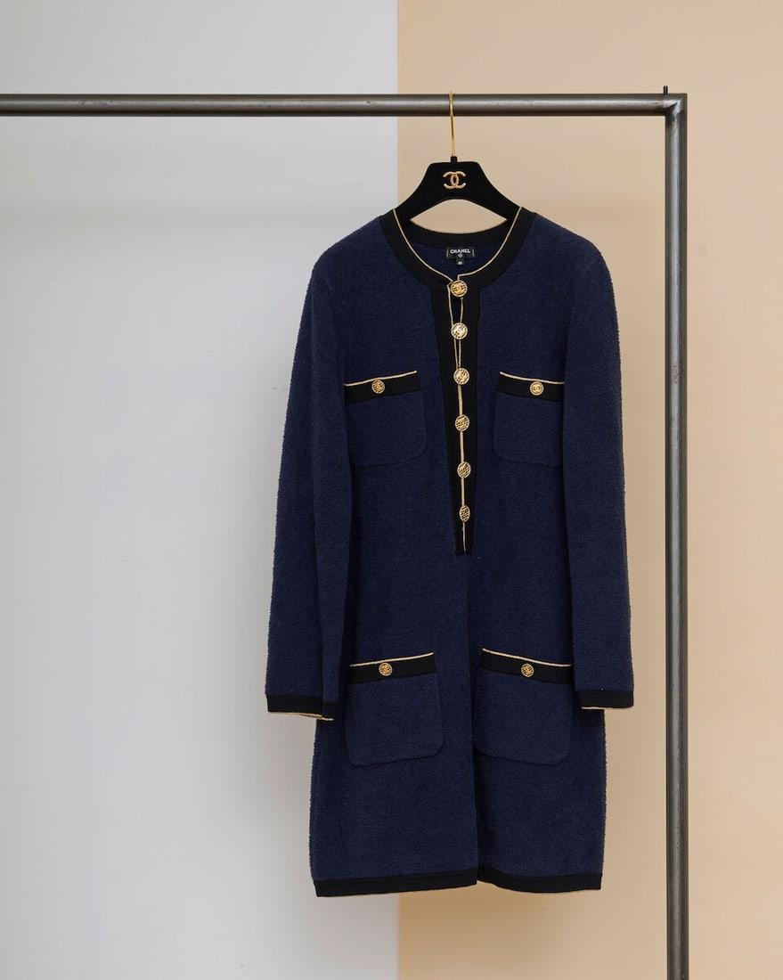 Chanel, collection Croisière 'La Pausa' 2019. Robe en coton éponge bleu gansé de ... (1 of 1)