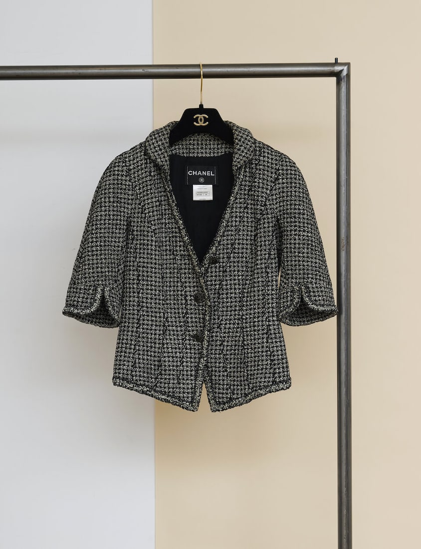 Chanel, collection Prêt à Porter, Automne/Hiver 2010. Veste en tweed noir et blanc ... (1 of 2)