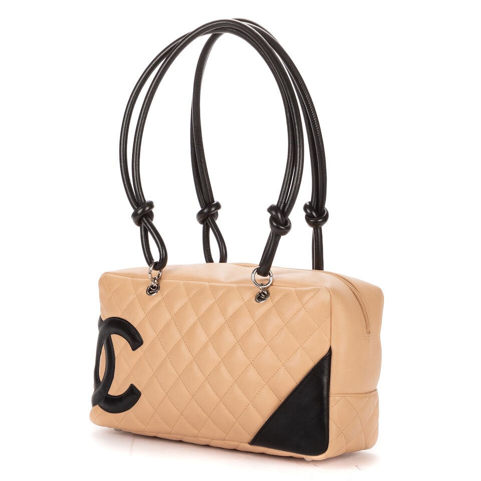 Chanel, 2004. Sac Cambon en cuir agneau beige et cuir noir. Chanel, 2004. Cambon bag in beige la... - 2