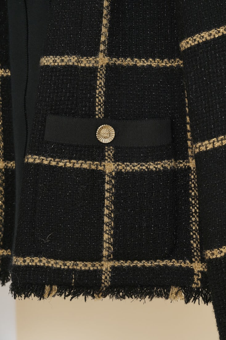 Chanel, collection Prêt-à-Porter, Automne-Hiver 2009. Veste zippée en tweed noir ... - 2