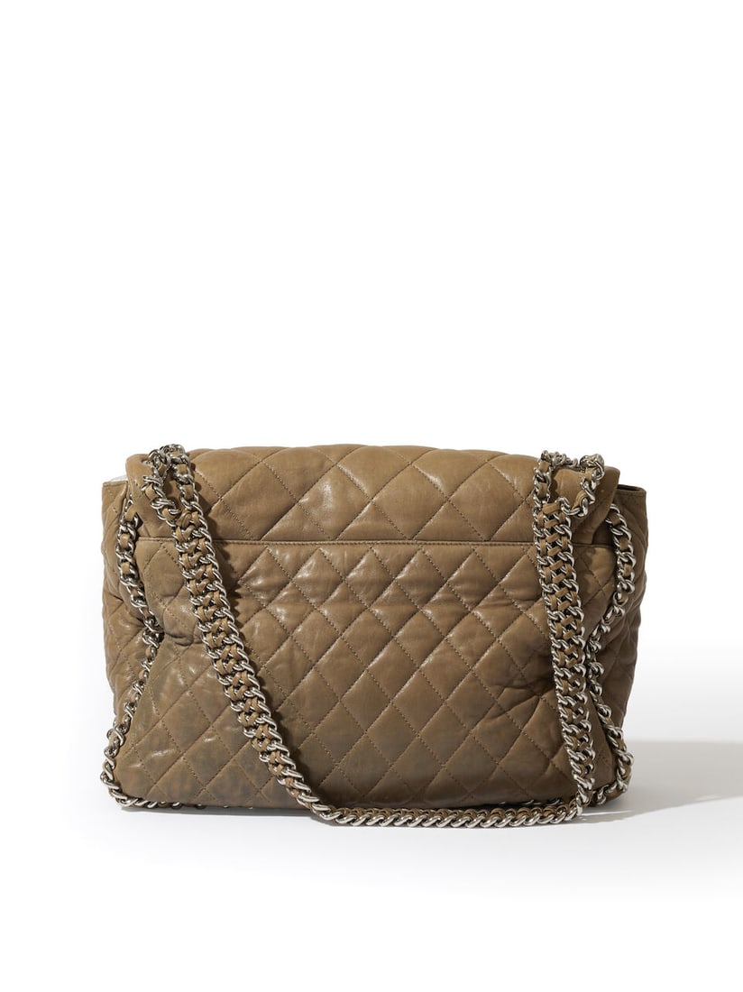 Chanel, année 2011. Sac Chain Around GM en veau matelassé kaki. Chanel, year 2011. Cha... - 3
