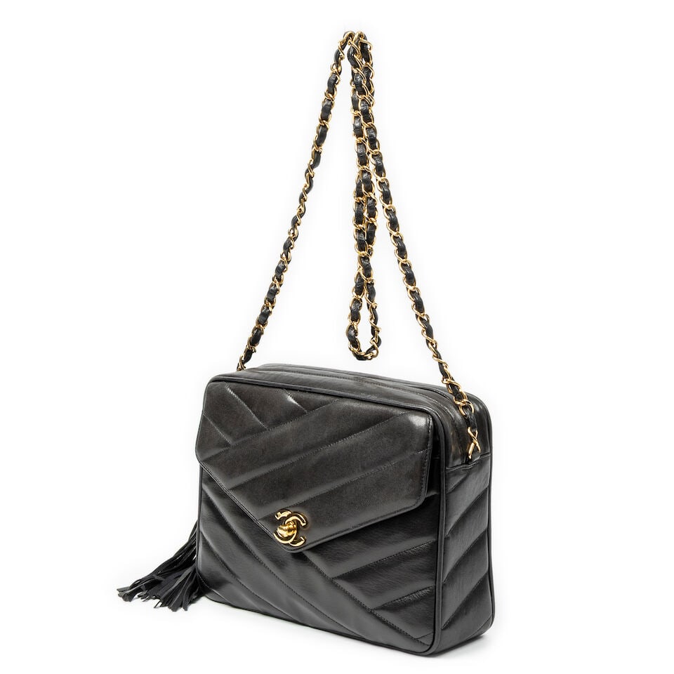 Chanel, circa 1994. Sac en cuir noir à effet de surpiqûres. Chanel, circa 1994. Black ... - 2