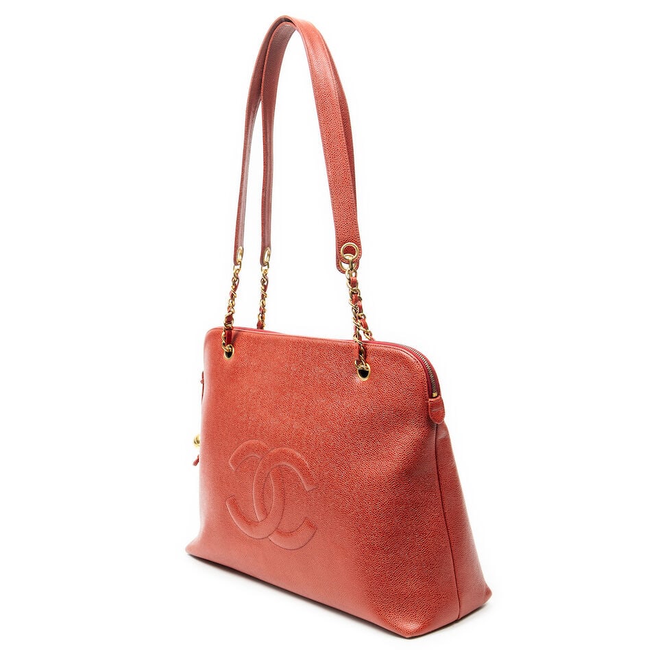 Chanel, circa 1994. Sac Dome en cuir caviar rouge. Chanel, circa 1994. Red caviar leather Dome h... - 2