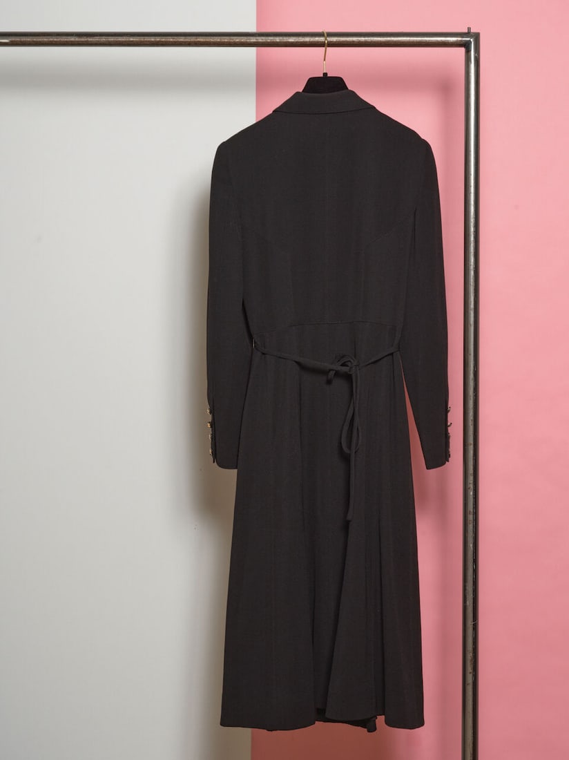 Chanel, collection Prêt-à-Porter, Automne/Hiver 1996. Manteau long en tweed noir. Chan... - 2