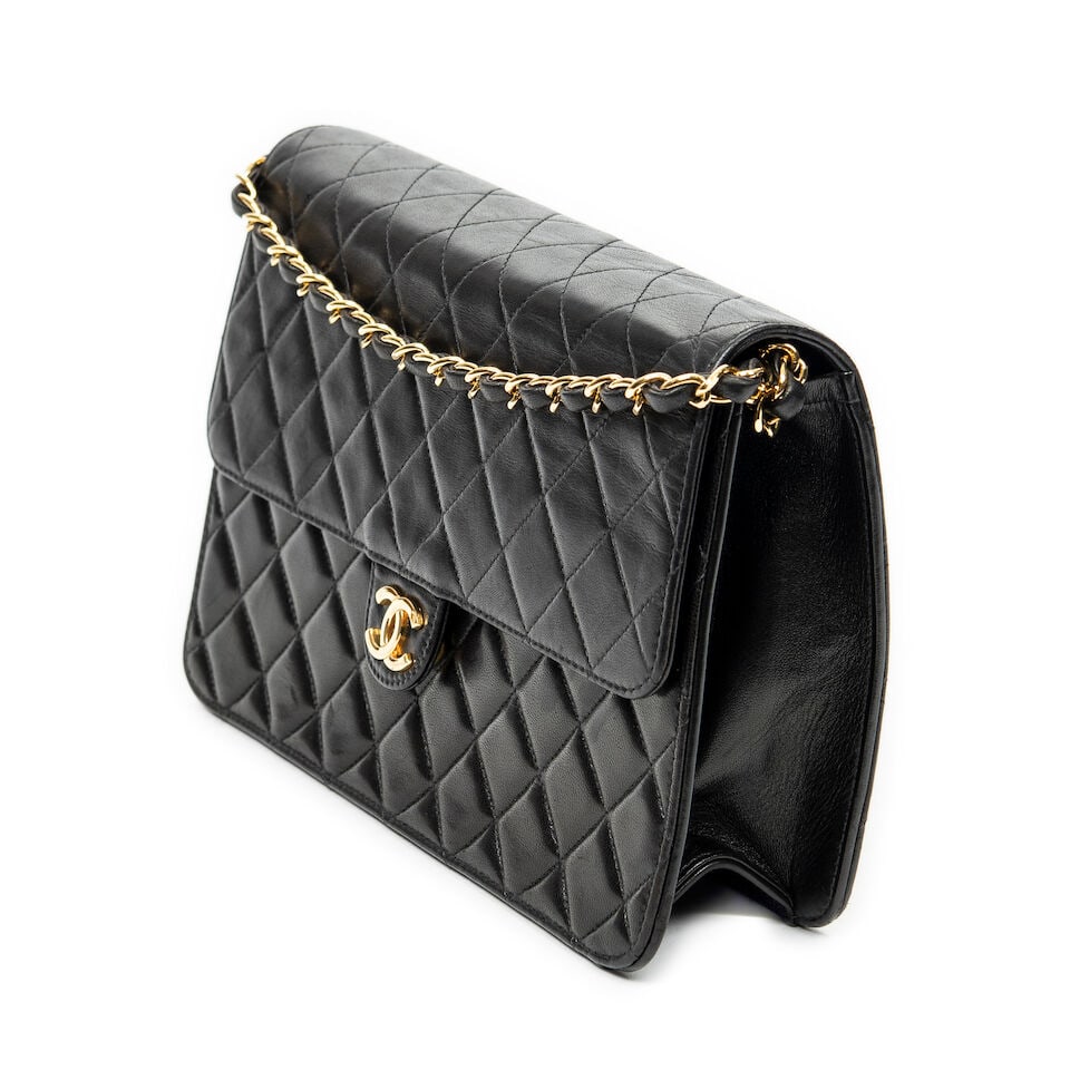 Chanel, circa 1997. Sac Classique en cuir noir matelassé. Chanel, circa 1997. Classic bag i... - 2