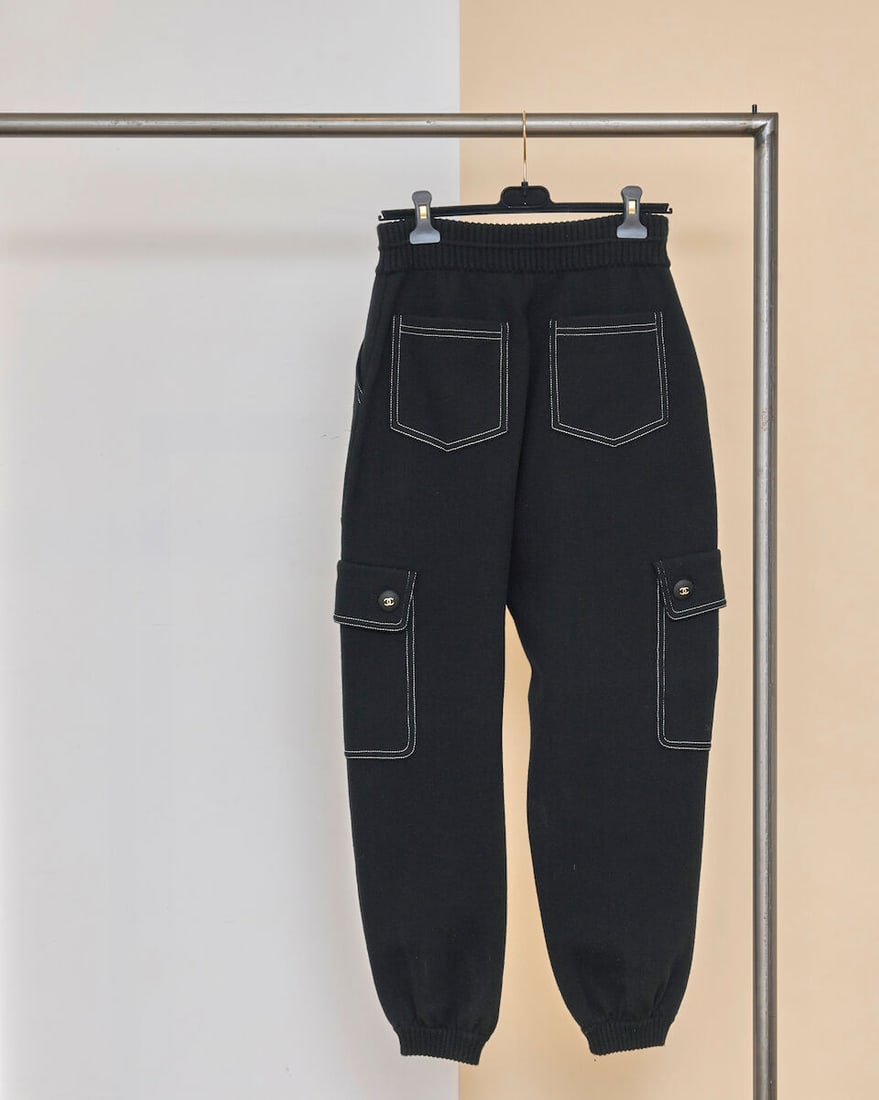 Chanel, collection Prêt-à-Porter, Automne/Hiver 2020. Pantalon cargo en cachemire m... - 2