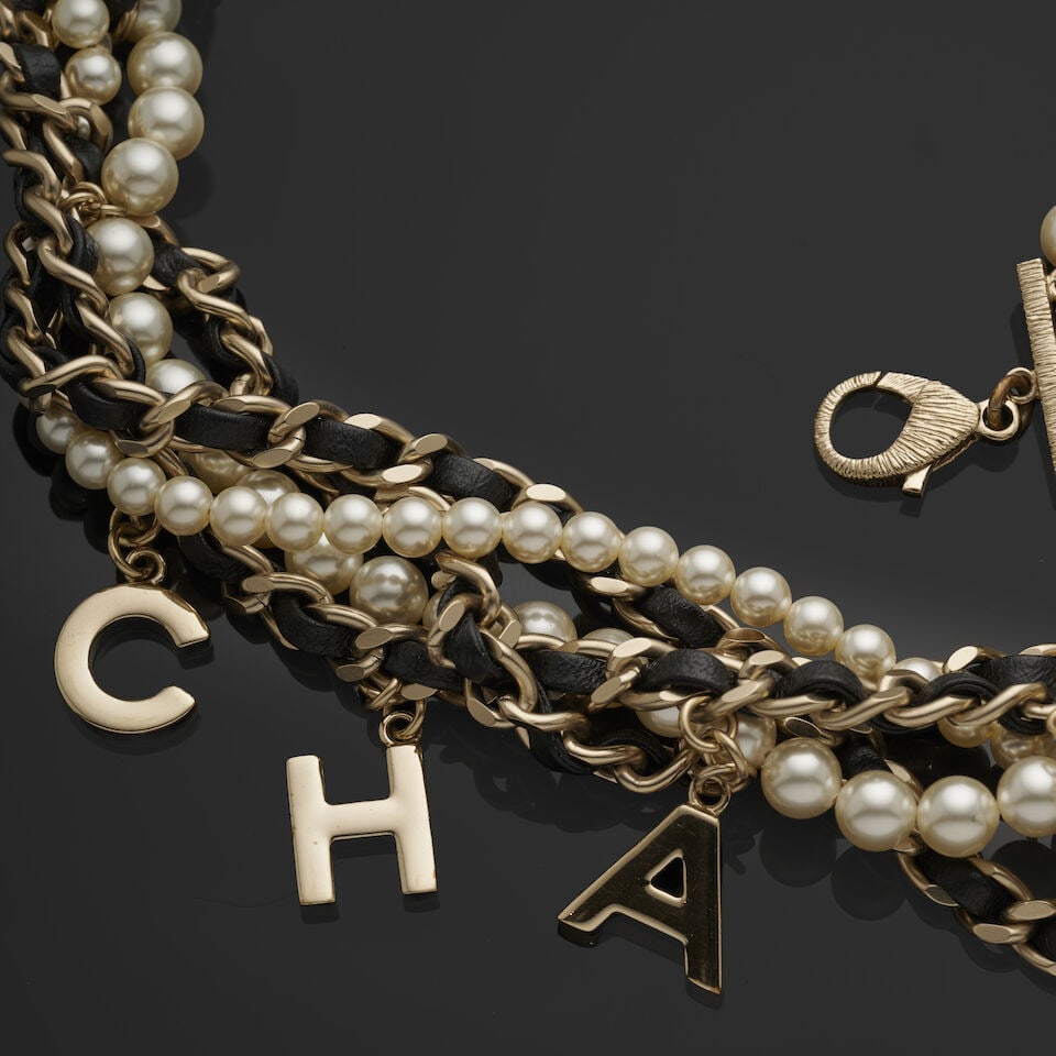 Chanel, collection Prêt à Porter, Automne/Hiver 2020. Ceinture multirangs de chaines e... - 3