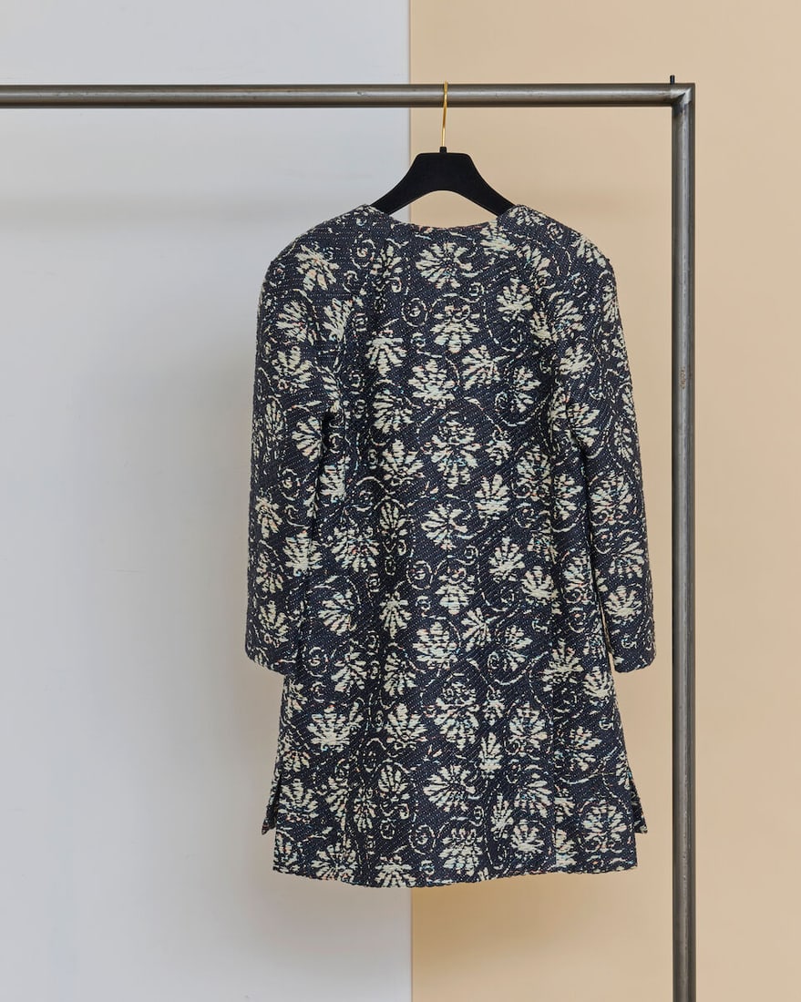 Chanel, collection Croisière 'Grèce Antique' 2018. Manteau en tweed marine horizontal,... - 3
