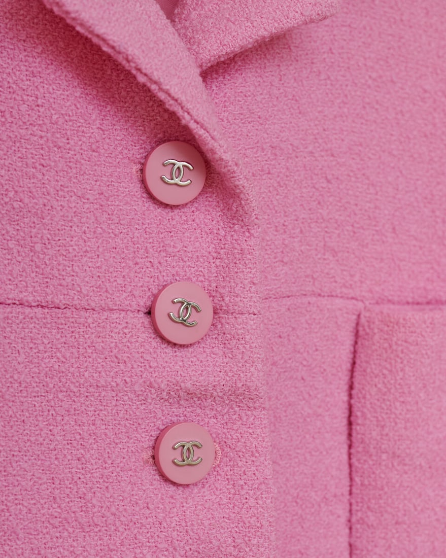 Chanel, collection Prêt à Porter, Printemps/Eté 1996. Ensemble en tweed rose comp... - 2