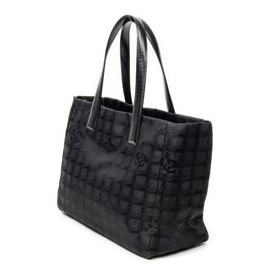 Chanel, circa 2004. Sac cabas Travel Line en nylon noir. Chanel, circa 2004. Black nylon Travel ... - 2