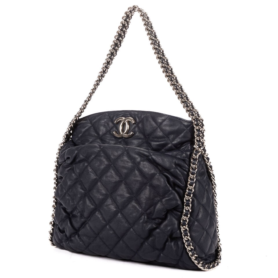 Chanel, circa 2012. Sac Hobo en cuir matelassé marine. Chanel, circa 2012. Navy quilted lea... - 2