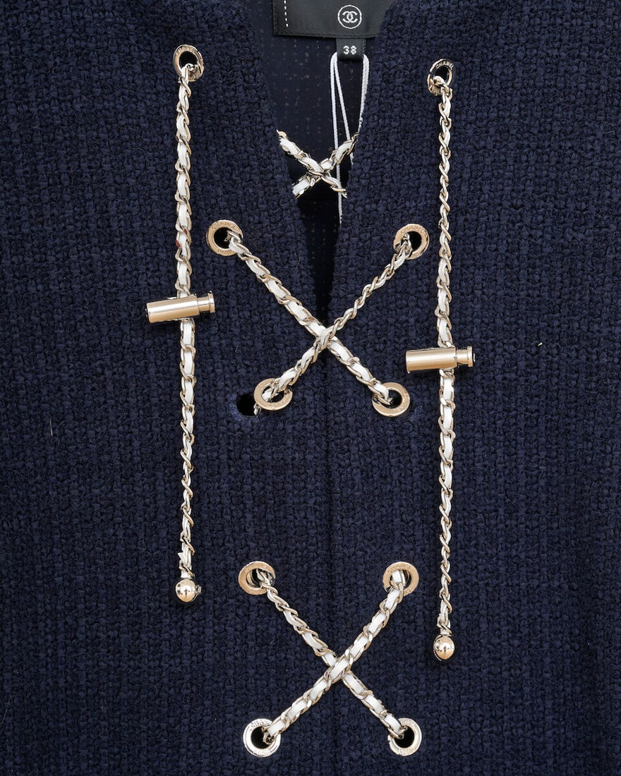 Chanel, collection Prêt-à-Porter, Printemps-Eté 2021. Robe en tweed marine à... - 2