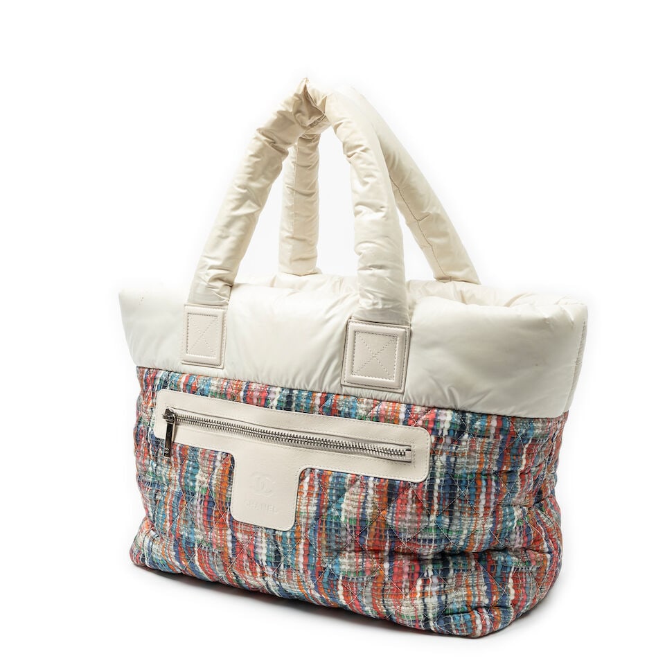 Chanel, circa 2014. Sac Coco Cocoon en tweed et nylon Chanel, circa 2014. Tweed and nylon Coco C... - 2
