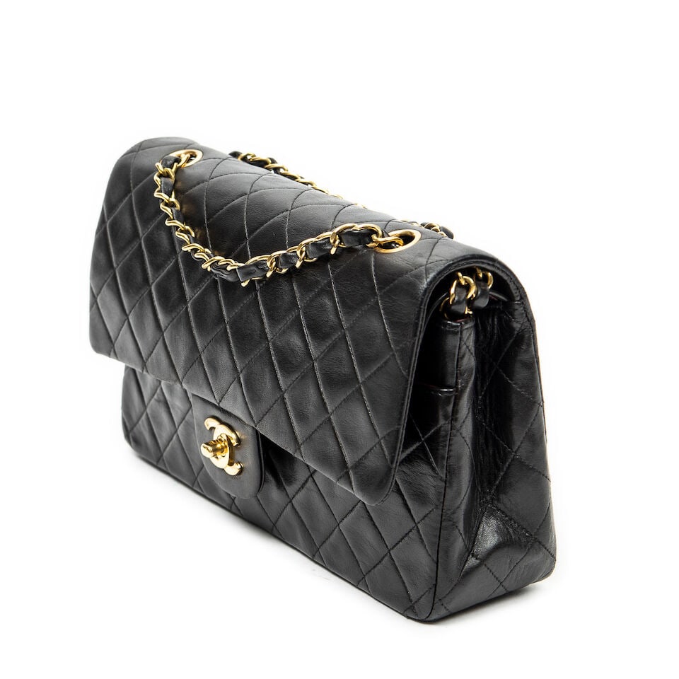 Chanel, circa 1994. Sac Classique double rabat en cuir noir matelassé. Chanel, circa 1994. ... - 2