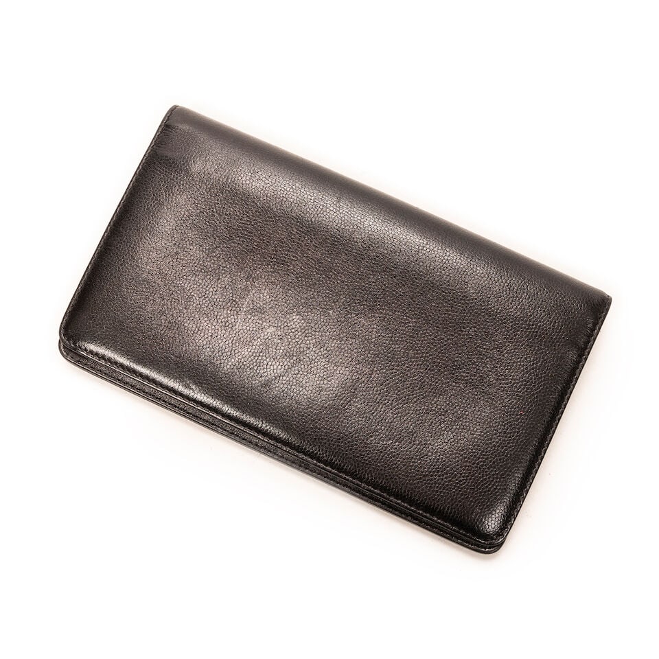 Chanel, circa 2011. Wallet en cuir légèrement grené noir. Chanel, circa 2011. Bla... - 2