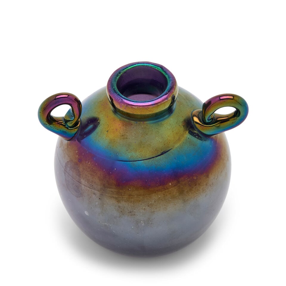 EARLY DALE CHIHULY (BORN 1941) TWO-HANDLED VASE Seattle, Washington, early 1970s, blown iridesce... - 3