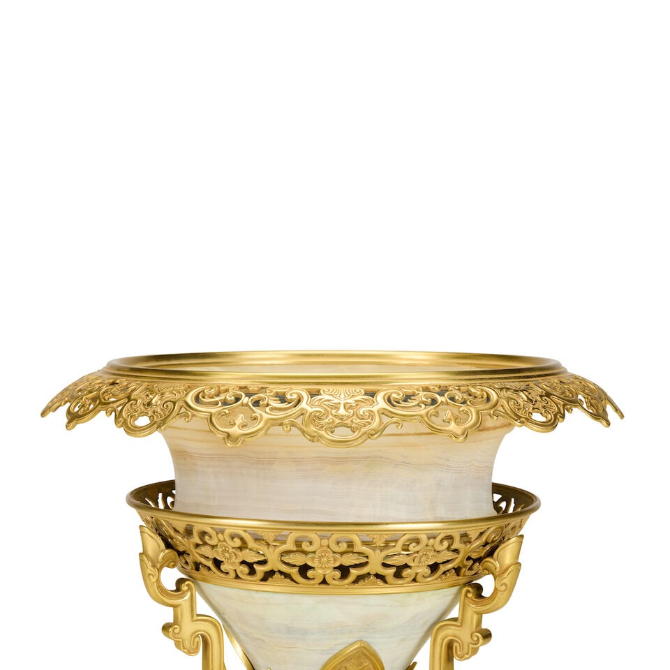 A French alabaster and gilt bronze mounted jardinièreLate 19th century in the 'Japonisme' s... - 3
