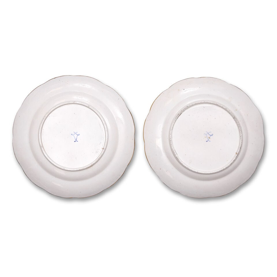 A pair of late 19th century French Sèvres-style porcelain plates (2) - 2