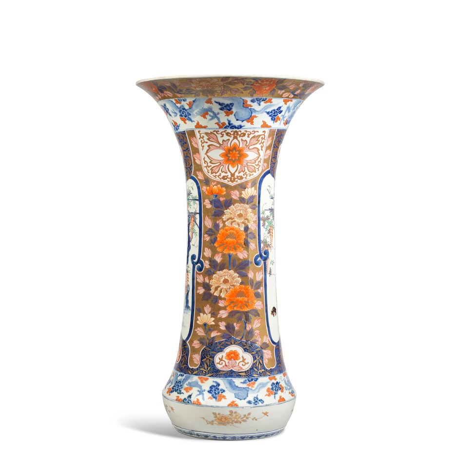 A large Japanese Imari porcelain hall vase Late Meiji period (1868-1912) or Taisho period (1912-... - 2