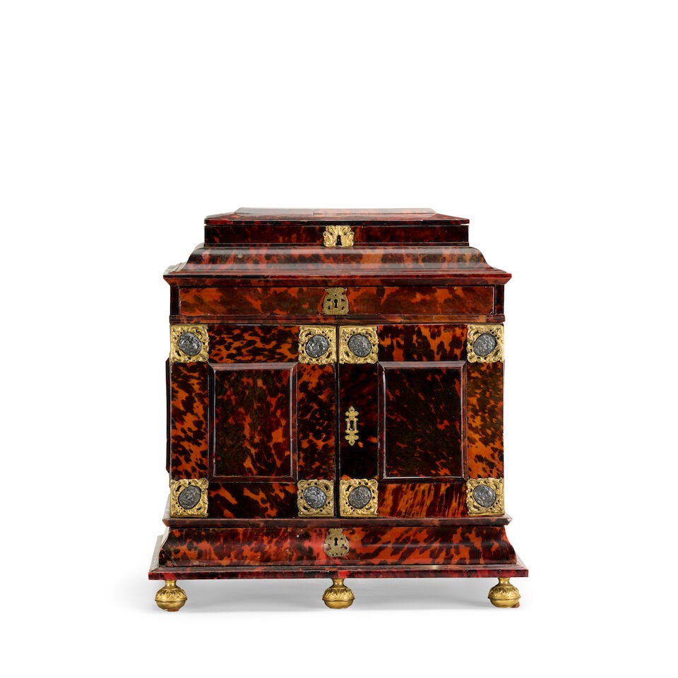 A good mid 17th century gilt brass and repoussé white metal mounted scarlet tortoiseshell v... - 5