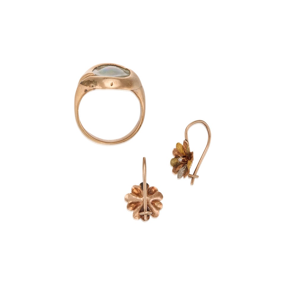 AN ANTIQUE 11K GOLD, CULTURED PEARL RING AND DIAMOND EARRINGS - 2