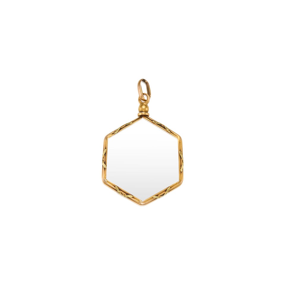 ANTIQUE 20K YELLOW GOLD AND GLASS PENDANT: ANTIQUE 20K YELLOW GOLD AND GLASS PENDANT • One hexagon shaped glass measuring approximately 25.24mm x 21.33mm x 5.29mm • Measures 1 11/16 in. x 1 in. • Estimated gross weight: 4.4