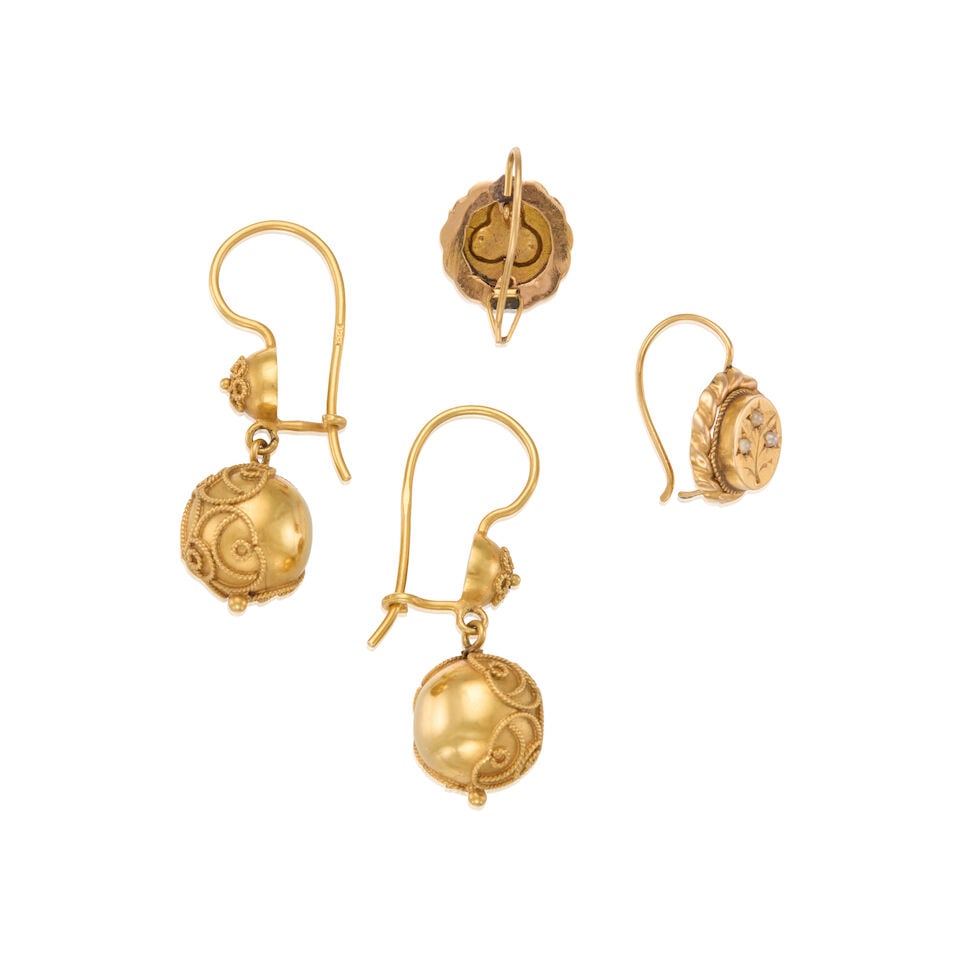 TWO PAIRS OF VICTORIAN BLOOMED GOLD EARRINGS - 2