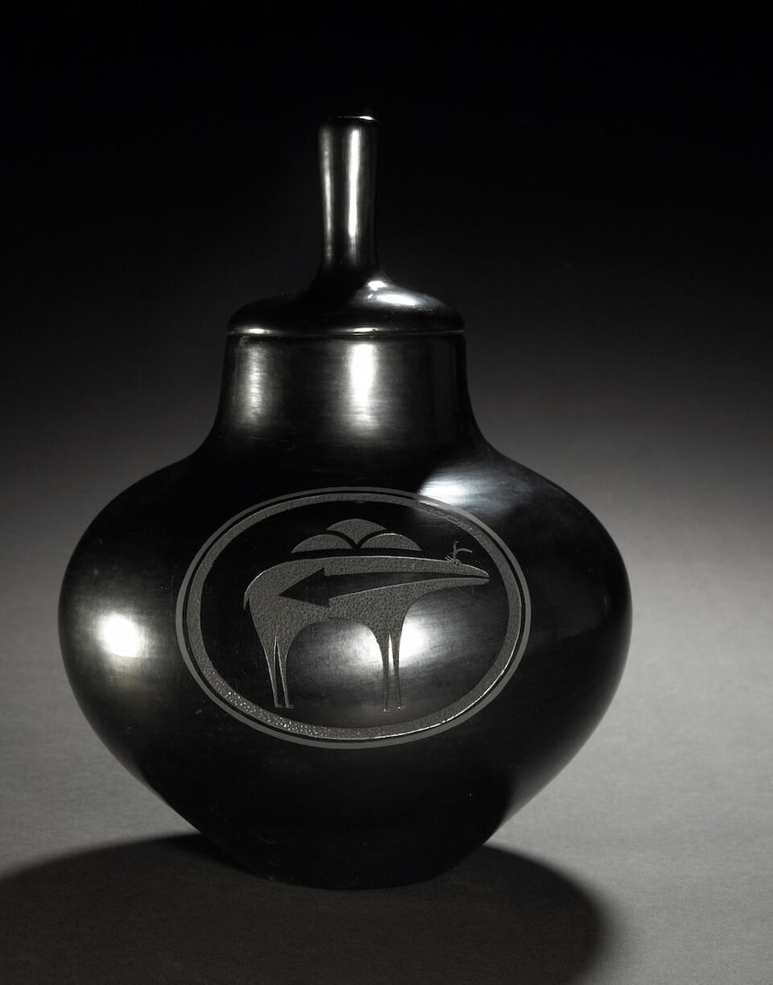 A Maria Martinez and Tony Da sgraffito blackware lidded jar - 3