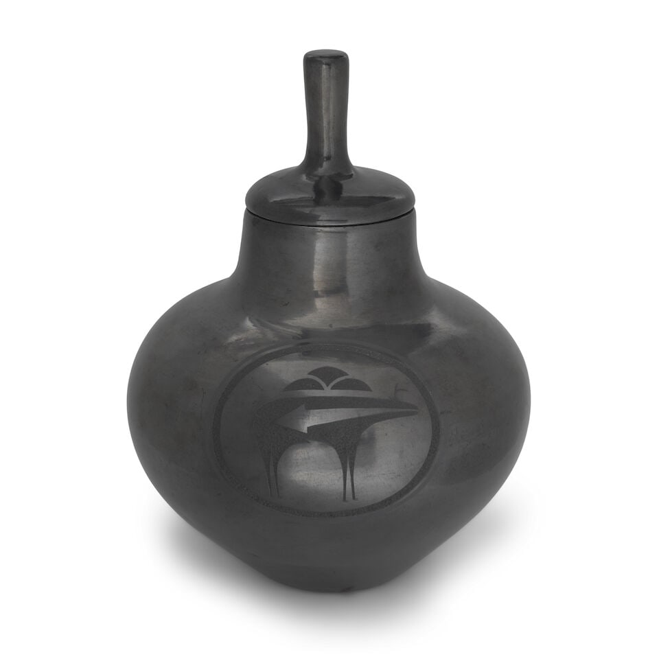 A Maria Martinez and Tony Da sgraffito blackware lidded jar - 4