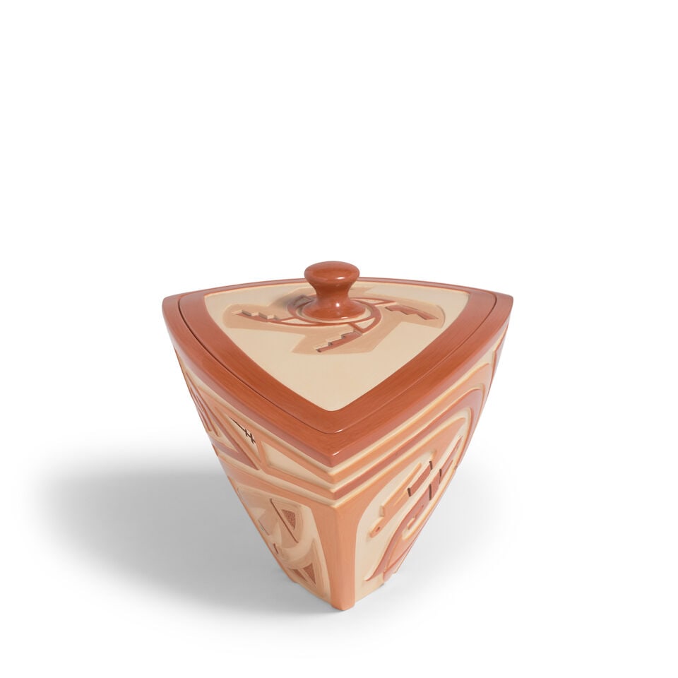 An Al Qöyawayma carved triangular lidded redware pottery vessel, 2010 - 5