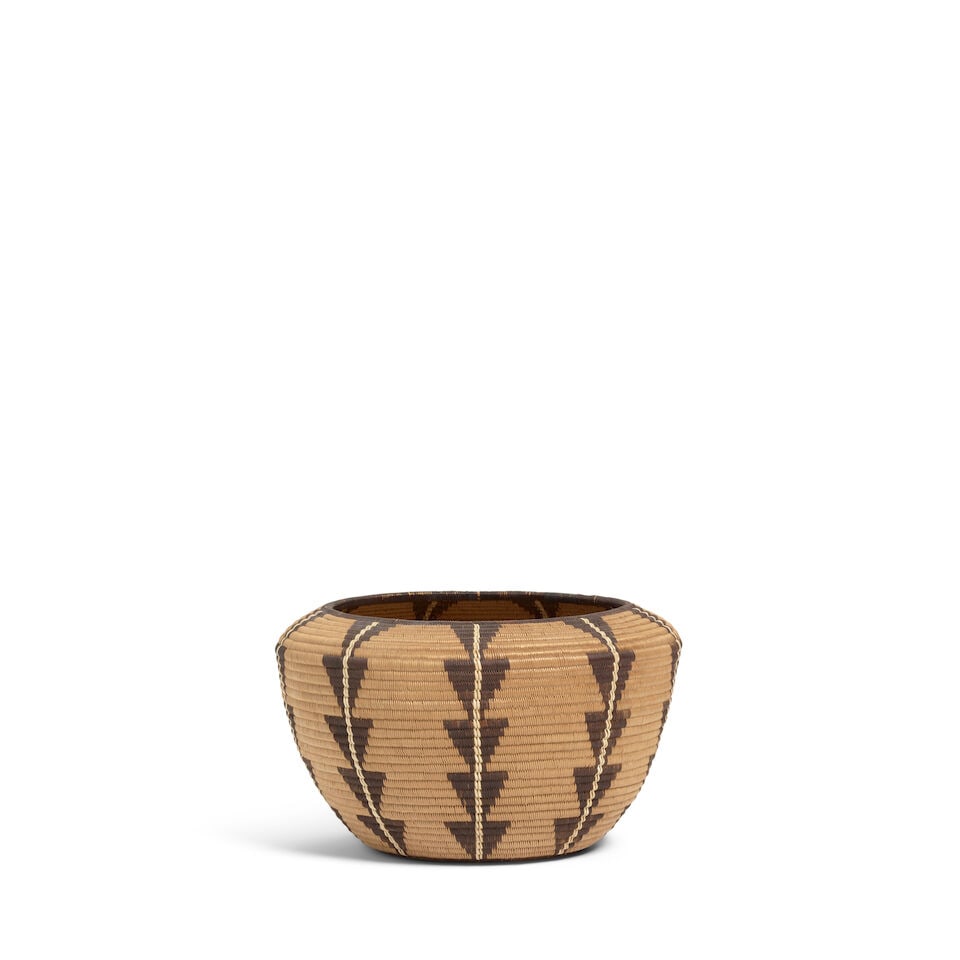 A Panamint Shoshone (Timbisha) polychrome basket - 3