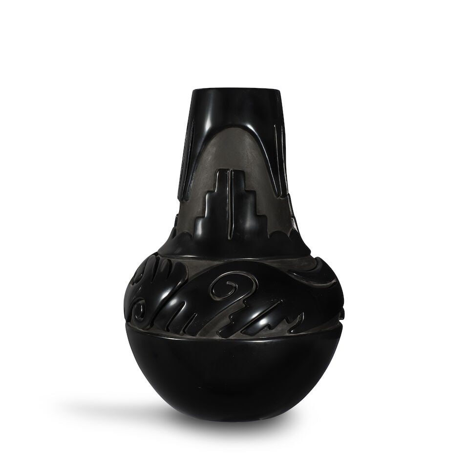 A Teresita Naranjo carved blackware vase - 2