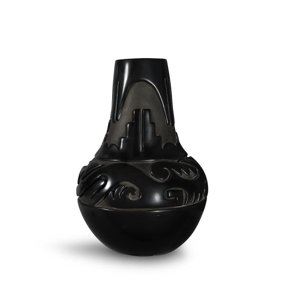 A Teresita Naranjo carved blackware vase - 3