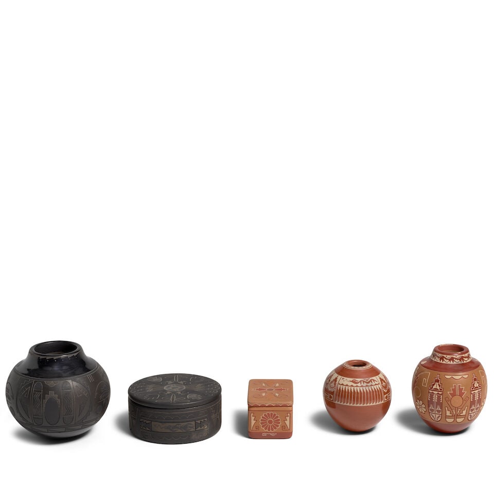 Five Dolores Curran miniature sgraffito pottery containers - 2