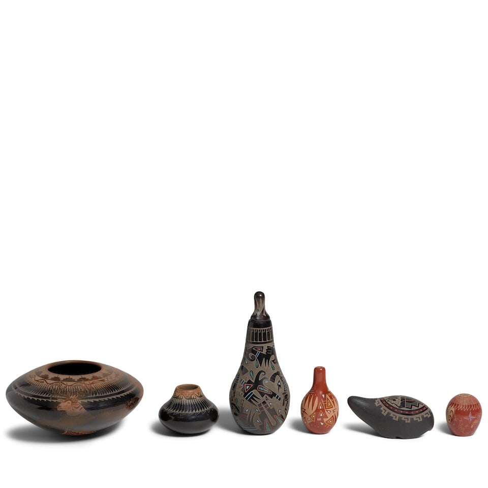 Six Santa Clara petite sgraffito pottery items - 2