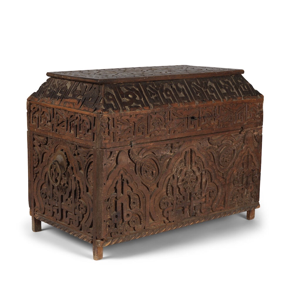 Coffre fabriqué à partir des panneaux mérinides ou saadiens en bois sculpté,... - 2