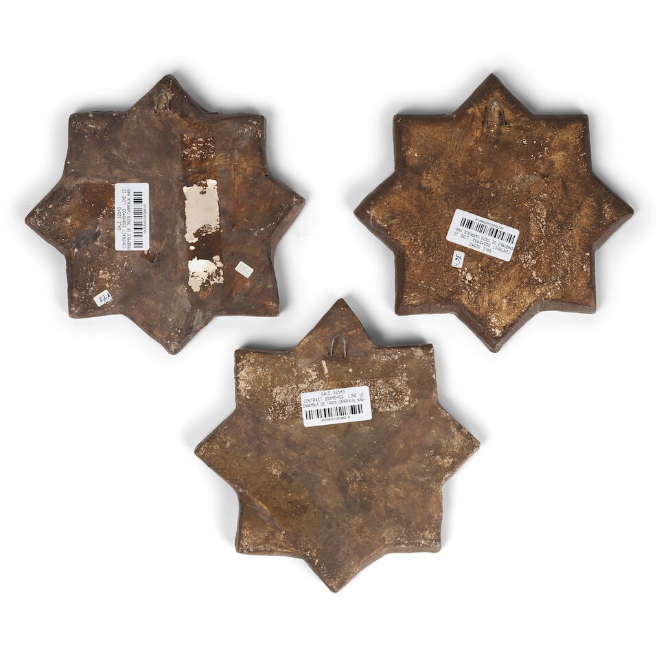 Ensemble de trois carreaux en forme d'étoile en céramique lustrée et moulée ... - 2