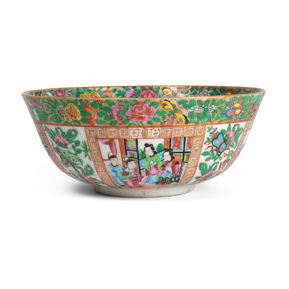 Bol à punch et plat en porcelaine de Canton réalisés pour Haji Muhammad Bushehri,... - 2